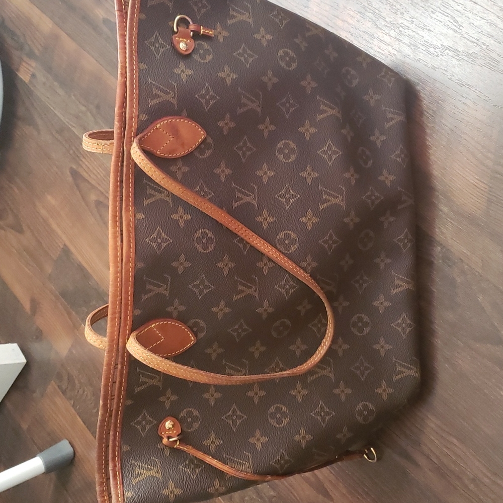 Louis Vuitton MM Neverfull